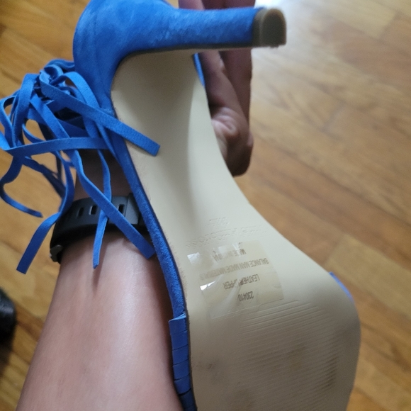 Shoes - Picture 2 of 6